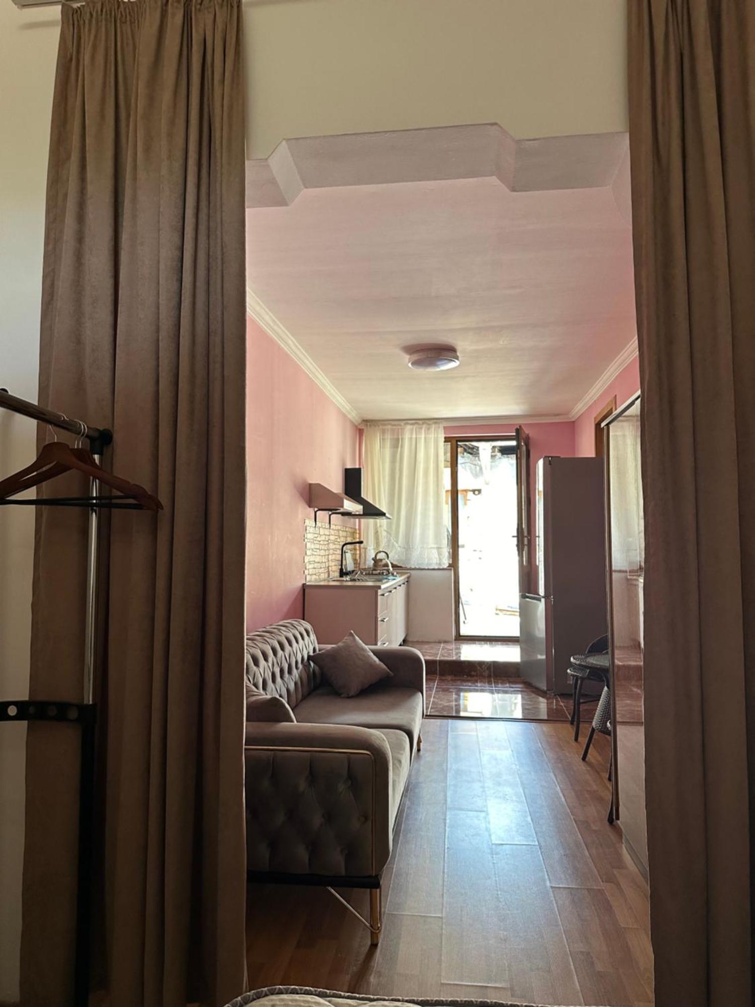 Guest House Nana Боржоми Екстериор снимка